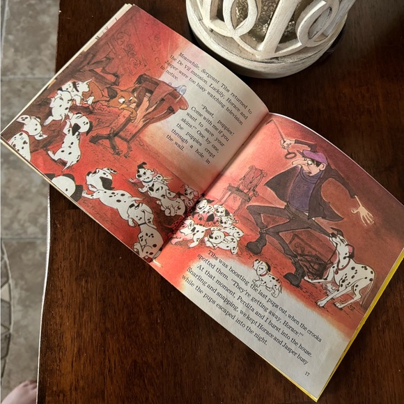 1982 Vintage Disneyland Walt Disney’s Story of 101 Dalmatians Book & Record - Picture 4 of 5